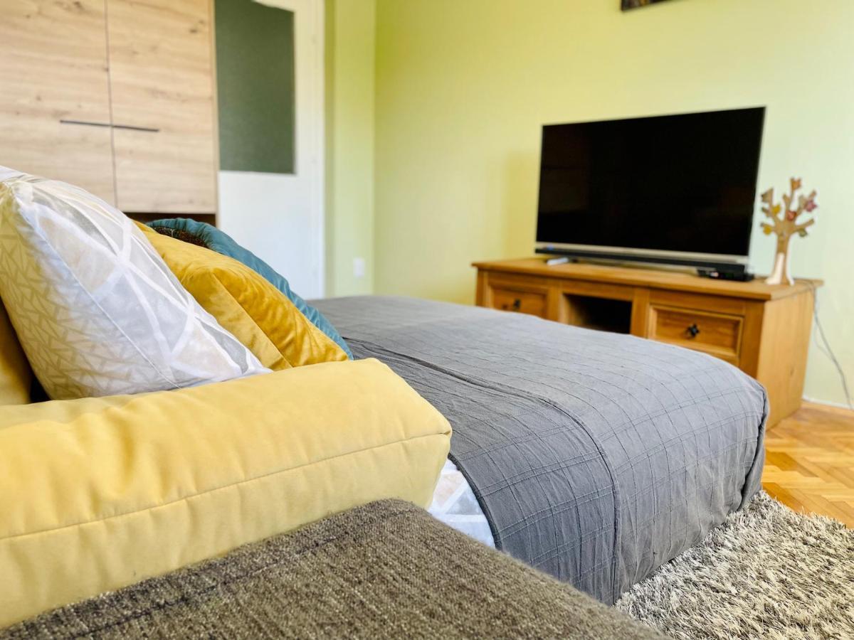 דירות סרמסקה מיטרוביקה Apartman Jelena II מראה חיצוני תמונה